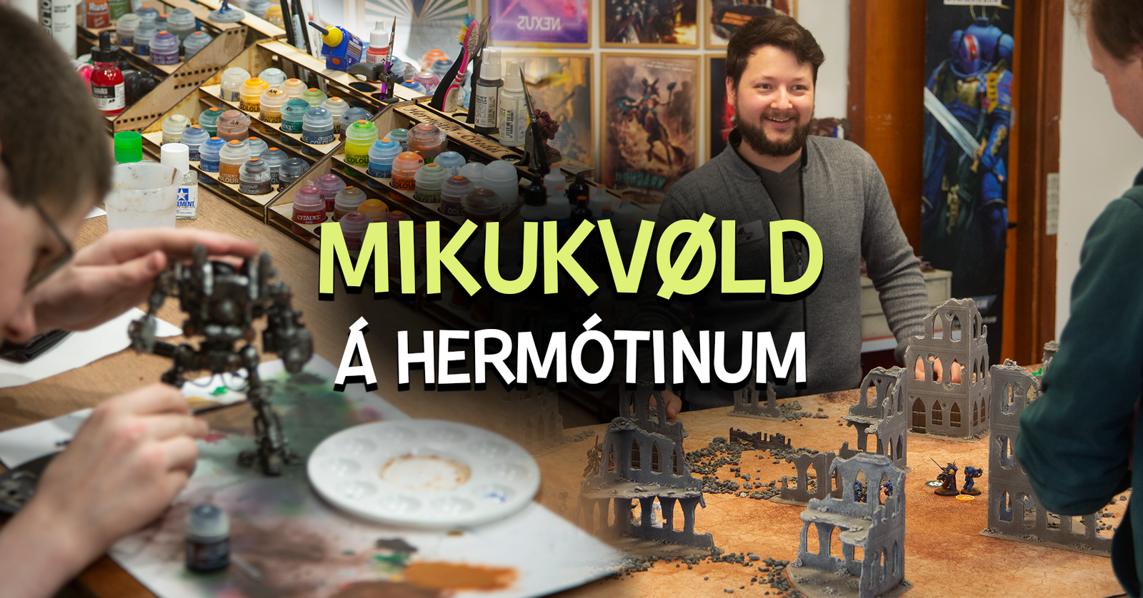 Børn og vaksin mála figurir og spæla saman á Mikukvøld á Hermótinum.